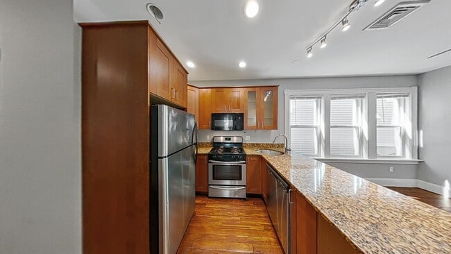 Photo - 737 Parker St Unidad 2