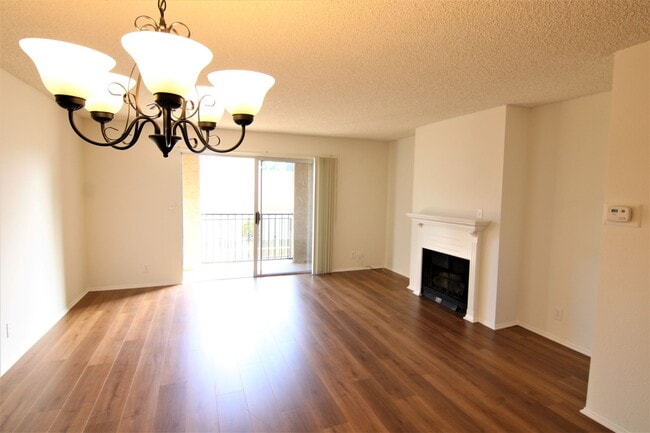 Photo - 13552 Burbank Blvd Unidad 3