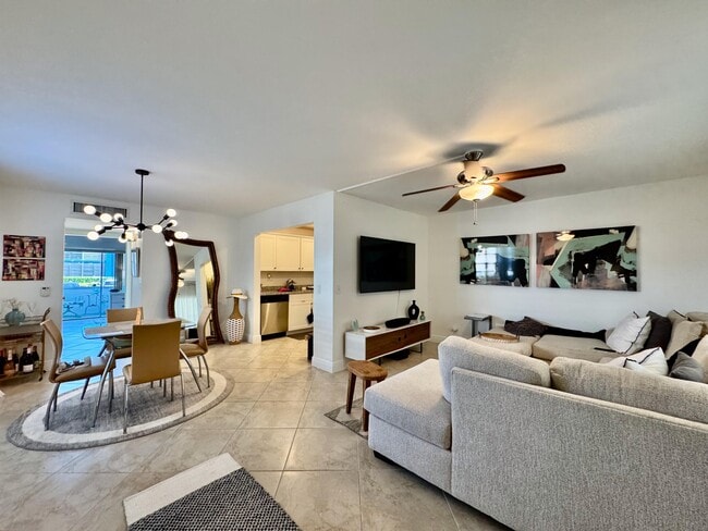 Building Photo - 530 Normandy Ln