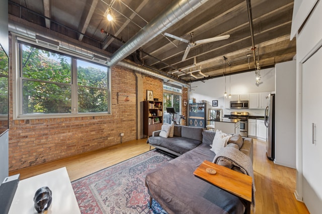 Photo - 1740 N Maplewood Ave Unit 122