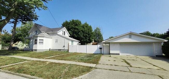 Photo - 703 Hopkins St