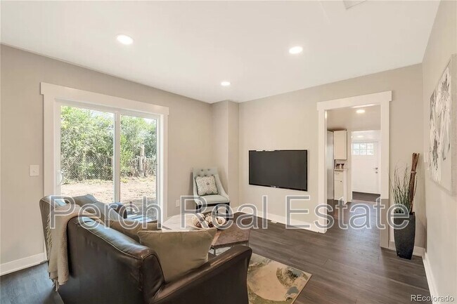 Photo - 2868 Benton St