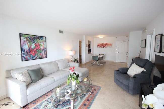 Building Photo - 5151 Collins Ave Unit 1226 Rental