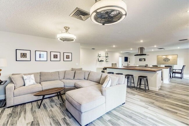 Photo - 2594 Marcinski Rd