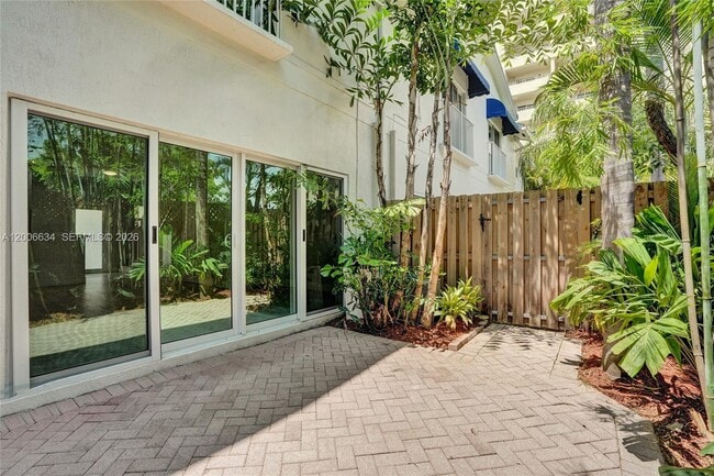Photo - 835 NE 19th Ave