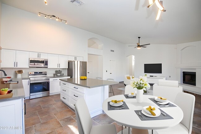 Building Photo - 11532 W Clover Way