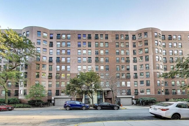 Building Photo - 2 bedroom in Chicago IL 60613 Unit 803 Rental