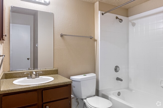 1BR, 1BA - 614SF - Bathroom
