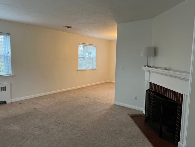 Photo - 405 Hemlock Dr SE