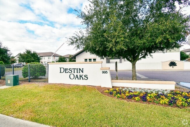 Building Photo - NEW 3B/2.5B Destin Oaks TOWNHOME available...