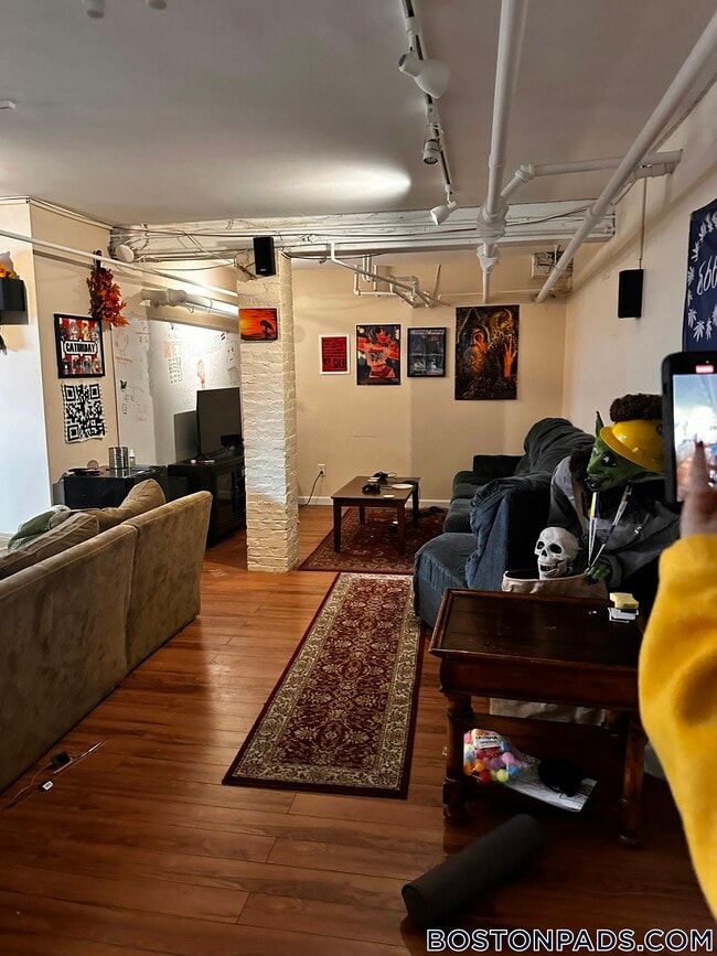 Photo - 19 Netherlands Rd Unit 1