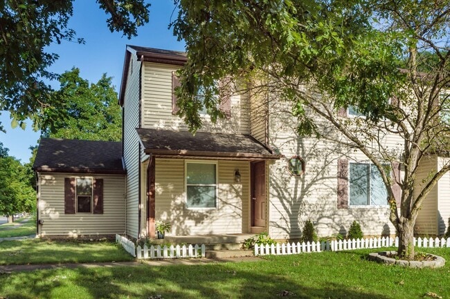 Building Photo - 7609 Seasons Dr