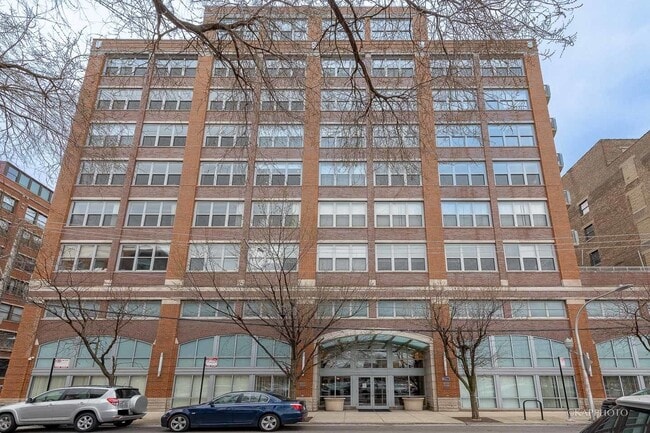 Building Photo - 933 W Van Buren St Unit 424 Rental
