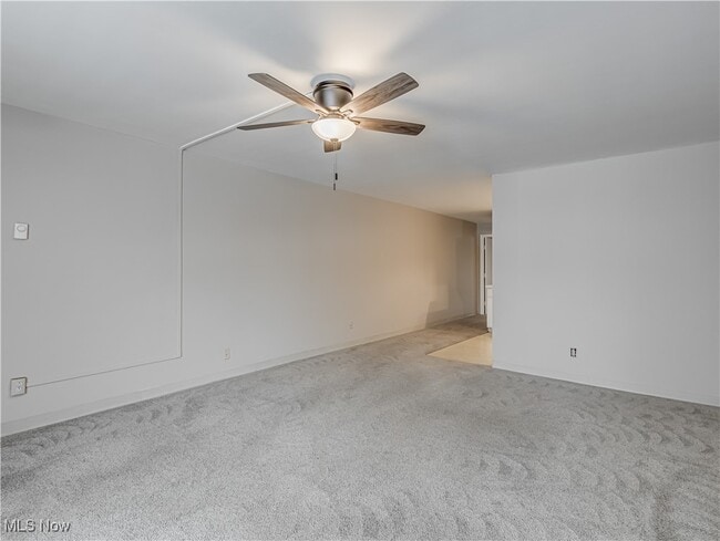 Photo - 2331 E Market St Unidad 122