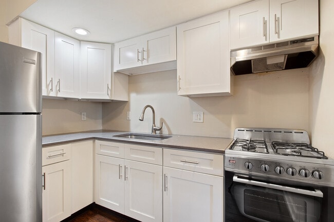 Charlotte Park - Charlotte Park Apartments