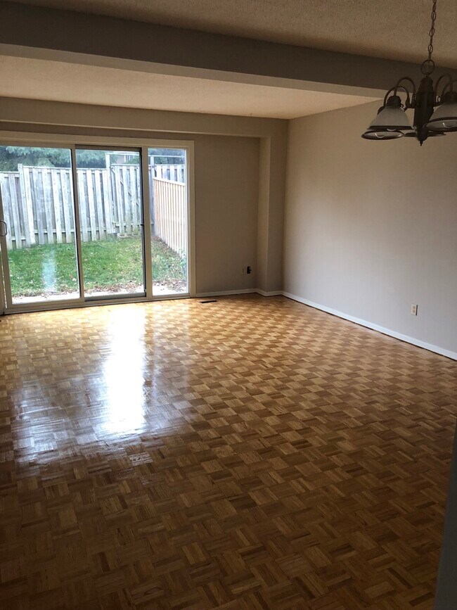 Photo - 3400 The Credit Woodlands Townhomes