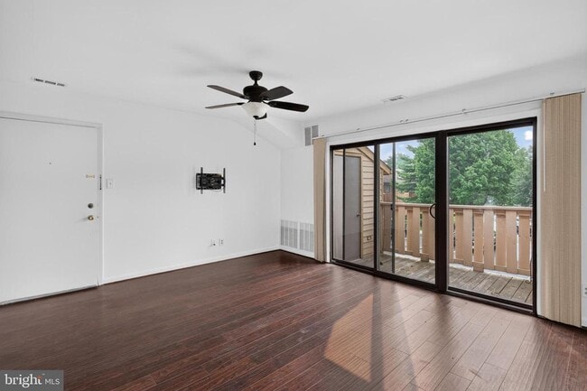 Building Photo - 714 Woodhollow Dr