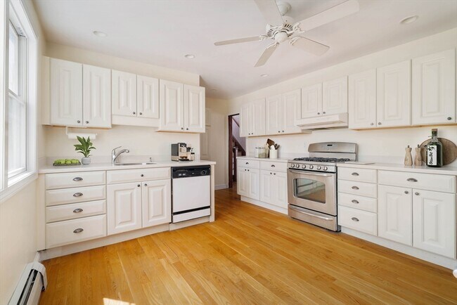 Building Photo - 18 Newcastle Rd Unit R Rental