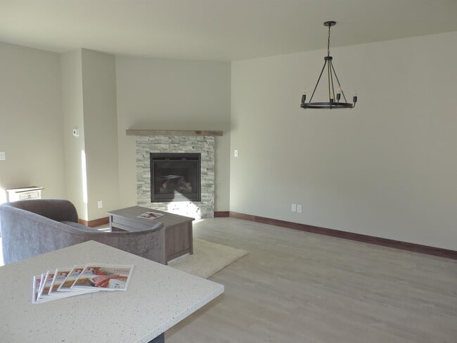 Photo - 1306 Fozzie Ln