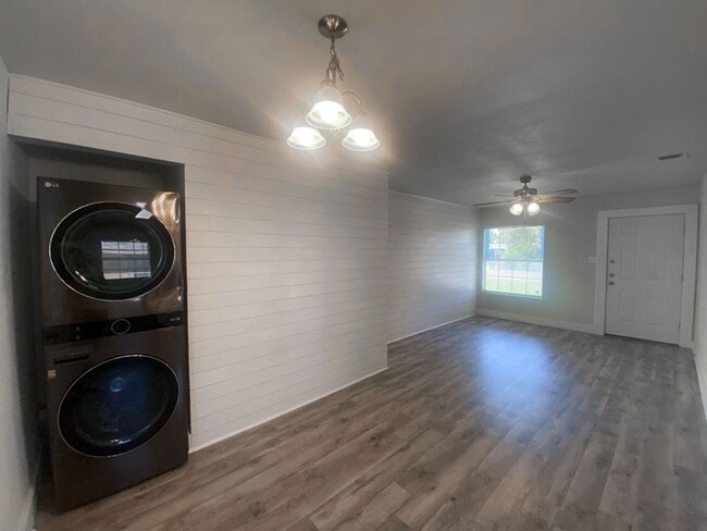Photo - 2Bed/1Bath House for Rent! Available Now