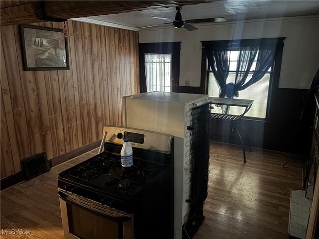 Photo - 365 Marmion Ave