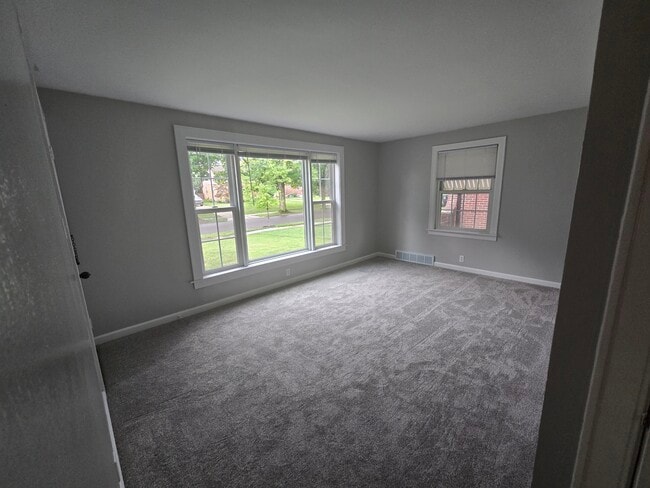 Front Room - 419 Orchard Dr Unit 1
