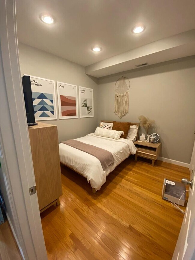 Photo - 705 N Milwaukee Ave Condo Unit 2F