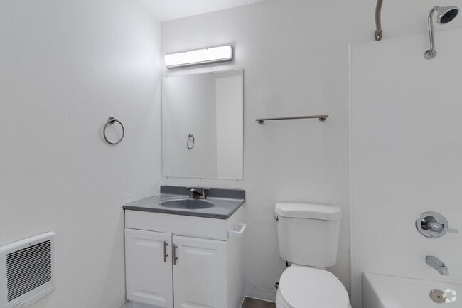 3BR, 1BA - 800SF - Bathroom