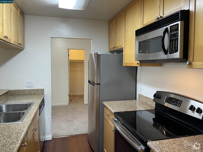 Building Photo - 1087 Murrieta Blvd Unit 328 Rental