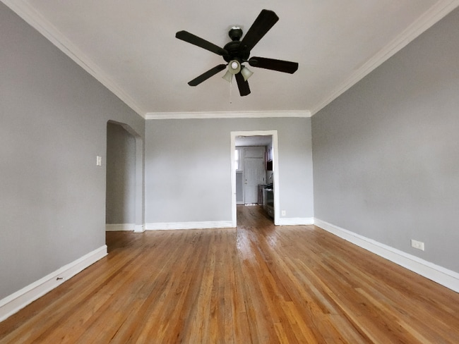 Building Photo - 2909 W 56th St Rental