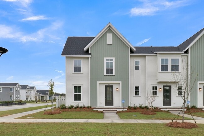 Building Photo - 268 Symphony Ave