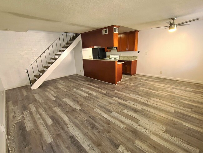 Photo - UPDATED RENTAL IN SACRAMENTO! Unidad 3