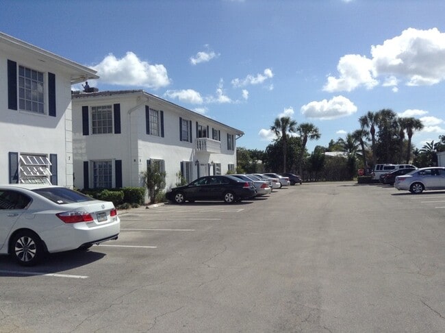 Building Photo - Welcome to charming 2-bedroom, 1-bathroom ... Rental
