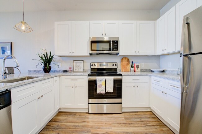 Building Photo - Mid-town Row Rental