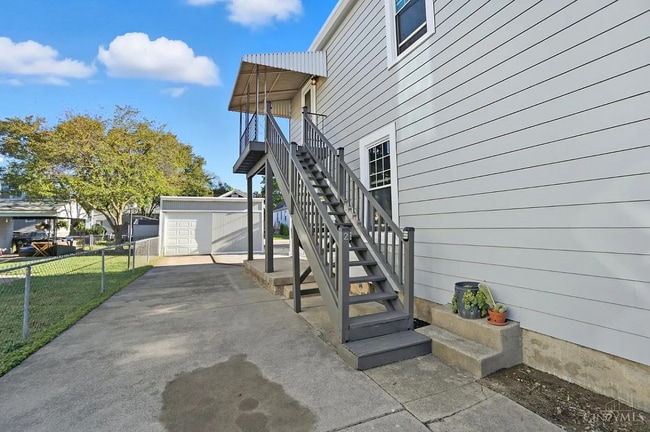 Building Photo - 210 W Vine St Unit 2 - Top