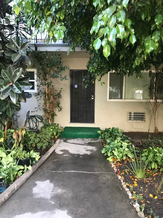 6620 Whitsett Ave