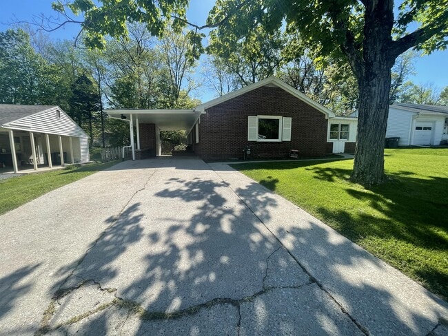 Photo - 701 S Eastside Dr