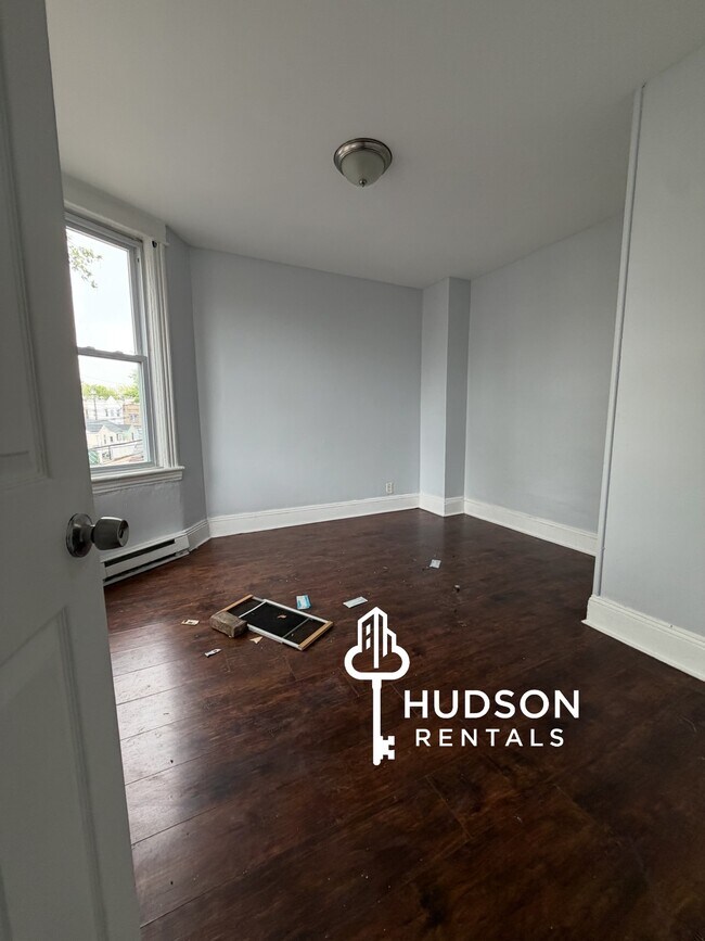 114 Neptune Ave 2R - 115 Neptune Ave Unit 2R