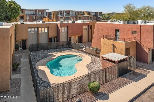 Building Photo - 604 E Weber Dr
