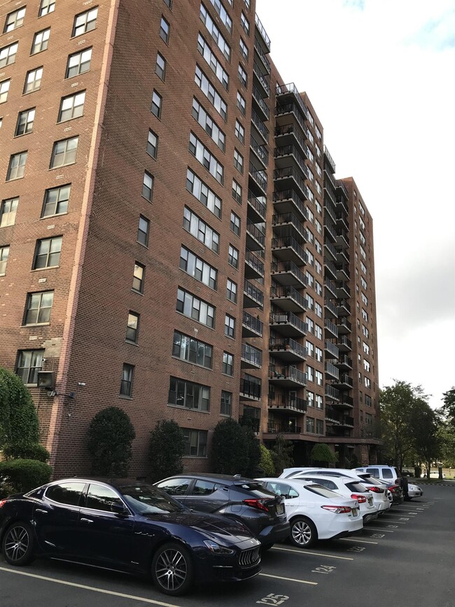 Building Photo - 225 St Pauls Ave Unit 17M Rental