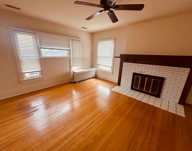 Photo - 113 N Batavia Ave Unidad 2nd Floor