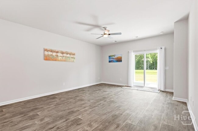 Photo - 142 Bottlebrush Dr