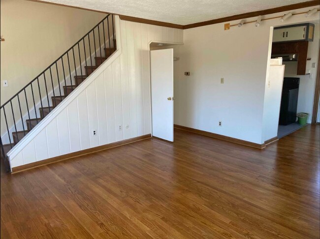 Photo - 5927 Holland Rd