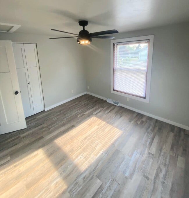 Building Photo - 1376 W Hiawatha Dr Rental