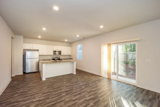 Photo - 199 Hamilton Pointe Dr