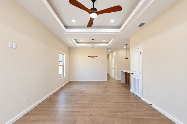 1014 W Escondido Ln