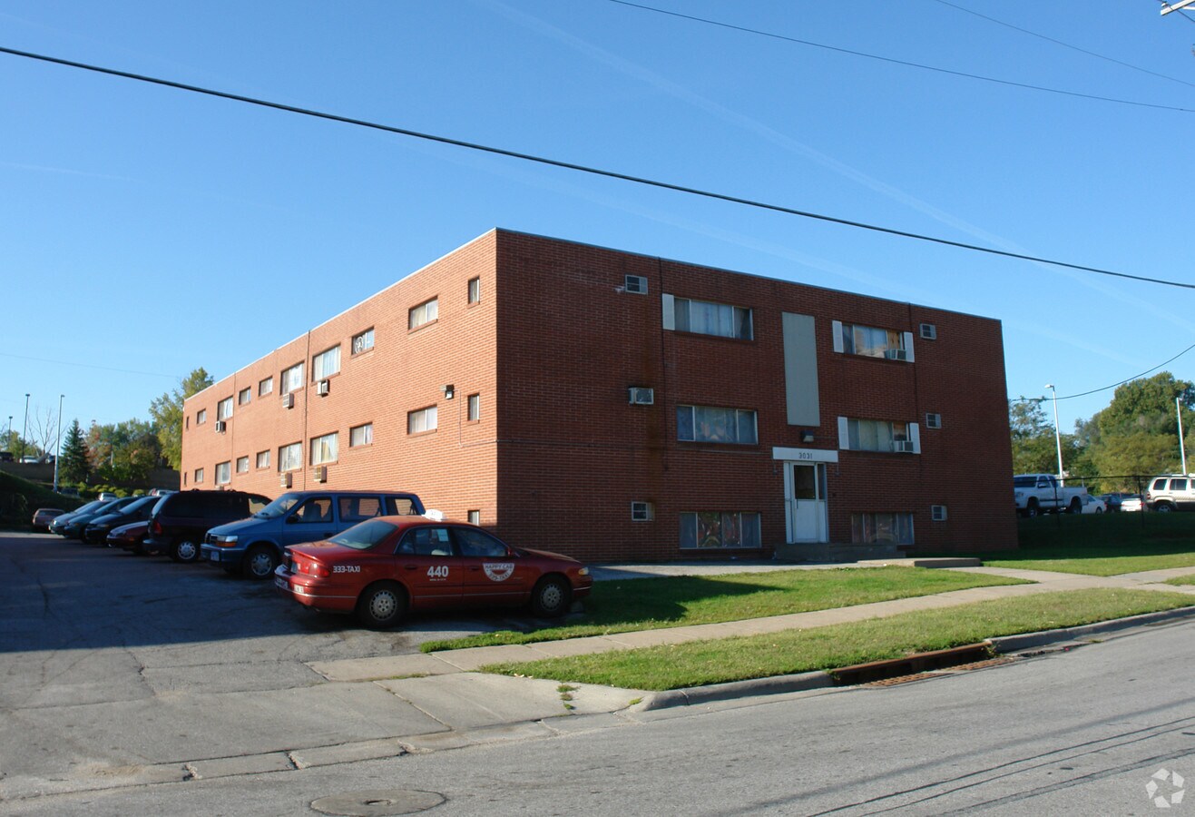 Photo - 3031 Burt St Apartments