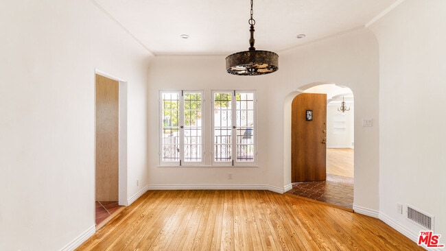 Photo - 1063 S Genesee Ave