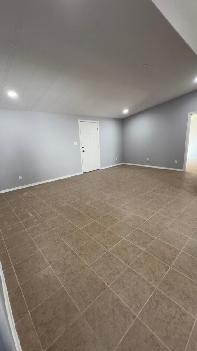 Photo - 712 Independence Dr