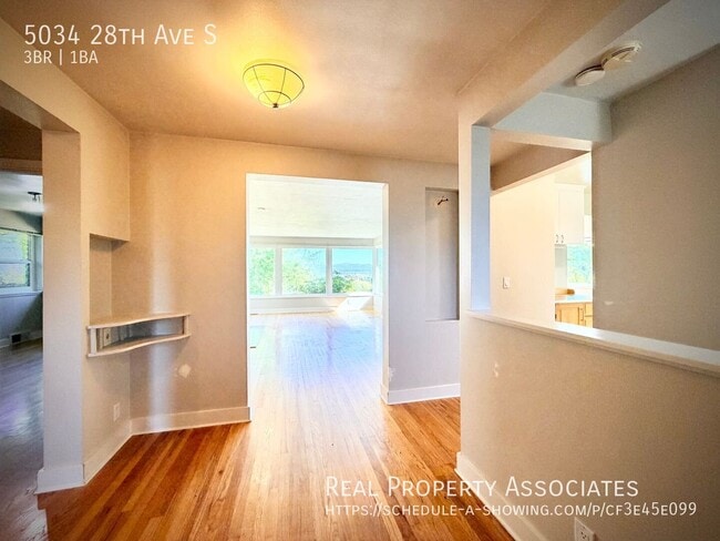 5034 28th Ave S